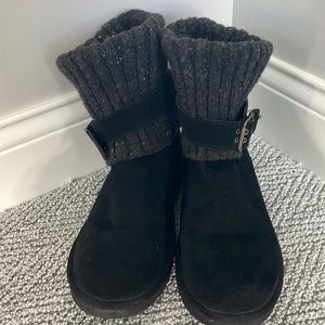 Cambridge Knit UGG boots.Size 9